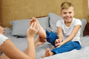 Cortar las uñas a los niños | Clinisalud