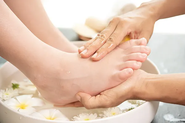 Masajes de pies en pareja | Clinisalud